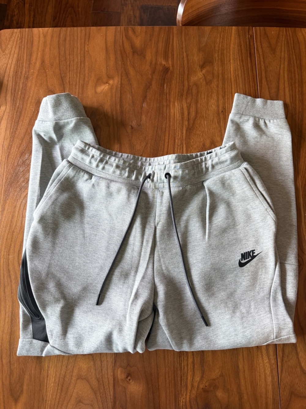 Nike Tech Fleece Men’s Gray Sweat Joggers with Black Swoosh size S